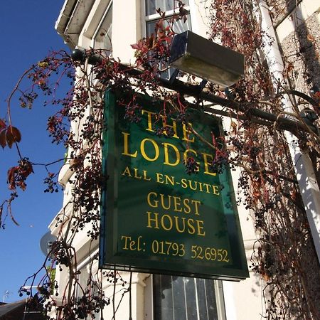 The Lodge Суиндън Екстериор снимка