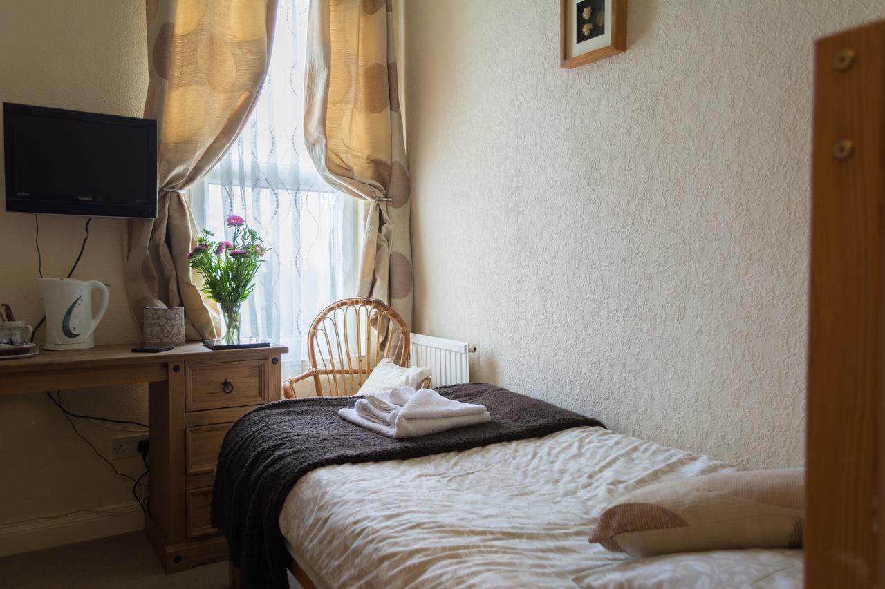 The Lodge Суиндън Екстериор снимка