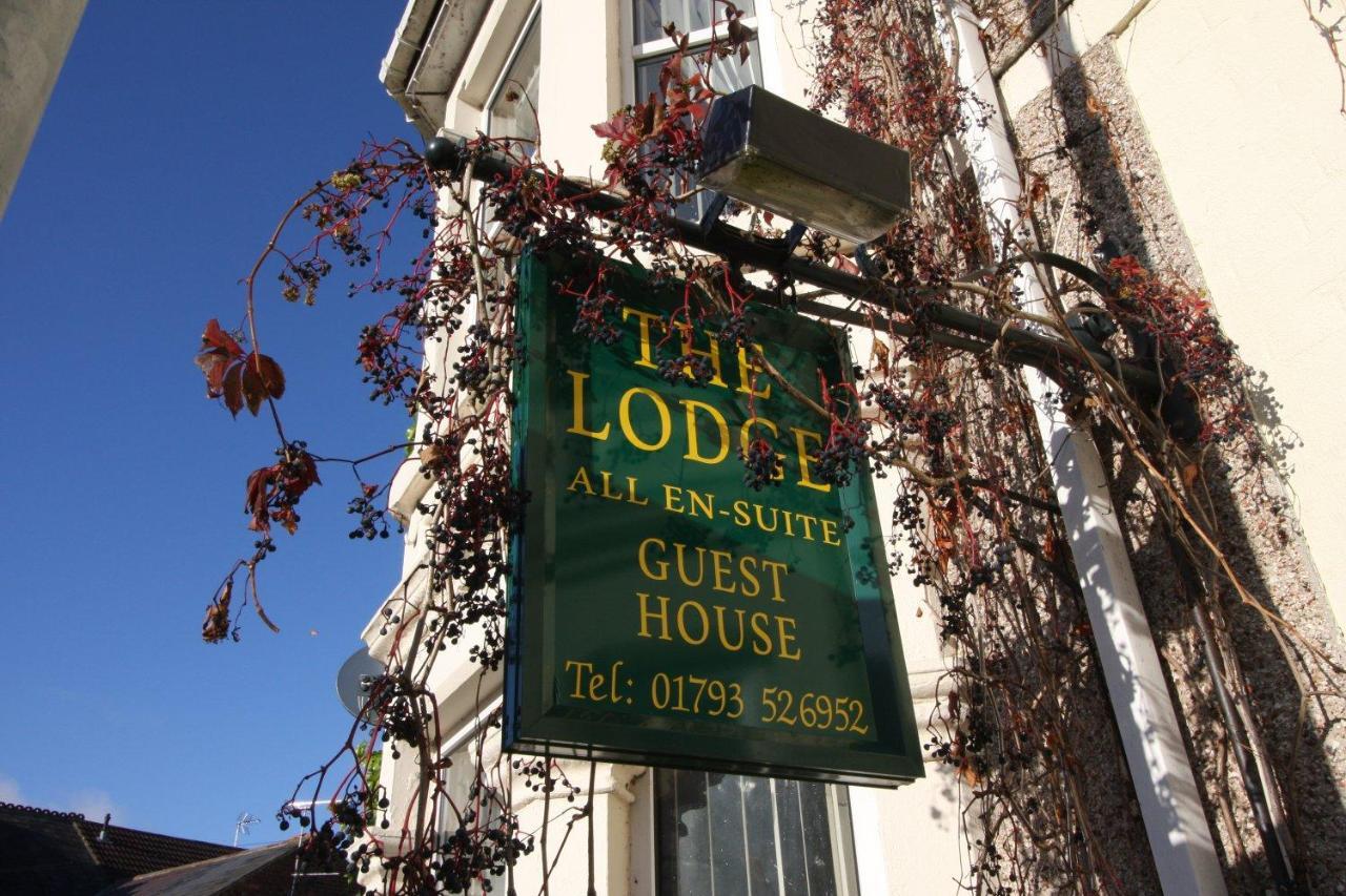 The Lodge Суиндън Екстериор снимка